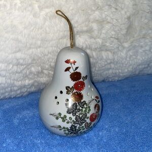 Vintage 1960’s Fred Roberts Company Pear Shape Potpourri holder.